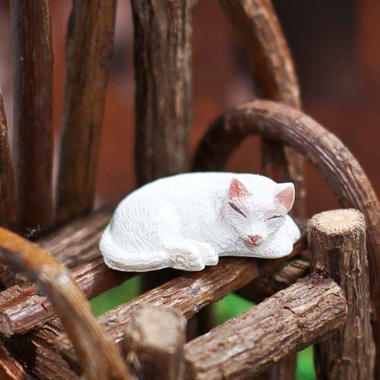 1:12 – 1″ Scale Miniature Sleeping White Cat Figurine